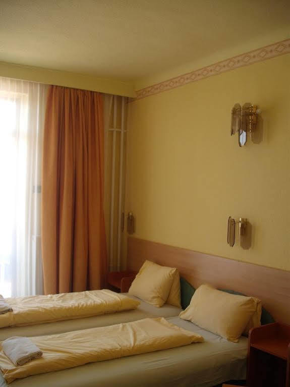 Hotel Tagore بالاتونفوريد المظهر الخارجي الصورة